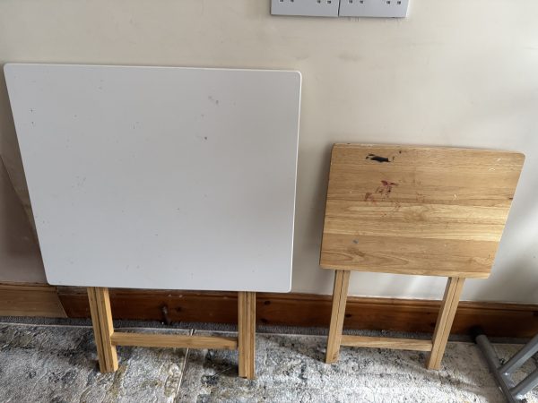 Tables that can be folded flat